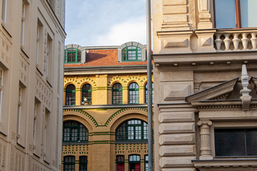 Obraz premium Wunderschöner Altbau Palast in Leipzig, Immobilien in der Innenstadt, Miete und Wohnungen