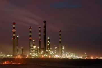 Obraz na płótnie Canvas Oil refinery by night