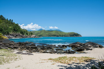 Obraz premium Bela praia tropical em Maresias. Litoral de São Paulo, Brasil