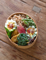 鶏の照り焼きと卵の弁当