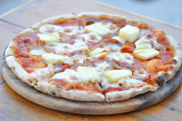 Hawaiian pizza or Italian pizza