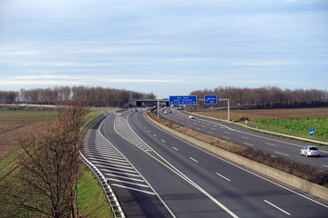 wenig Verkehr an einem Sonntag auf der Autobahn A61