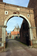 Fototapeta na wymiar Torbogen am Eingang zu Burg Kühlseggen
