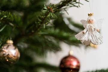 Fototapeta premium Angel, ball and christmas tree