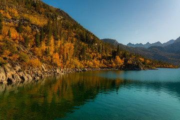 Fall colors in Lake Sabrina, California