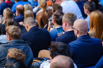 Obraz premium Business conference attendees sit and listen