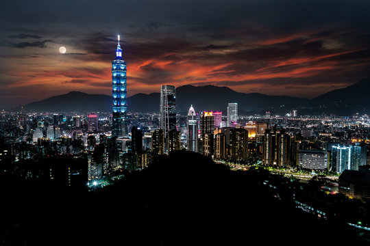 Beautiful city skyline in taipei taiwan after sunset, skyscraper buildings and light at night