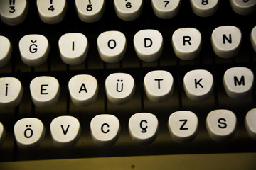keys on typewriter