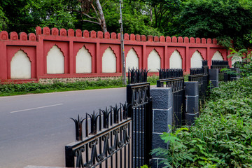 aurangabad road beside red and white wall