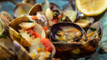 Steamed clams in garlic white wine broth