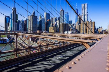 View of Manhattan seen from Brooklyn Bridge, New York, NY, SUA