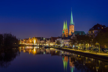 Fototapeta na wymiar Lübeck by Nacht