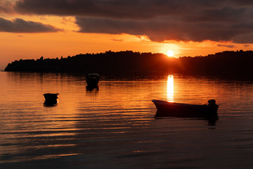 Fototapeta premium boat sunset sea