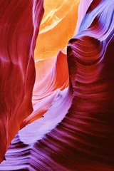 Papier Peint photo autocollant Rouge violet Magnifique Antelope Canyon aux États-Unis