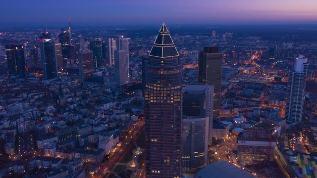 Frankfurter Messeturm bei Nacht