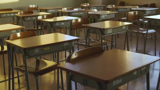 高校の教室 / 夕方