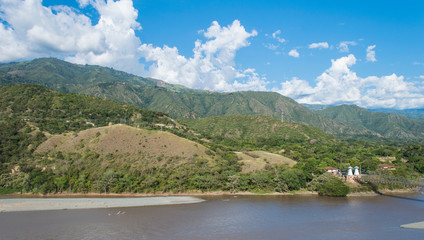 Montañas y agua