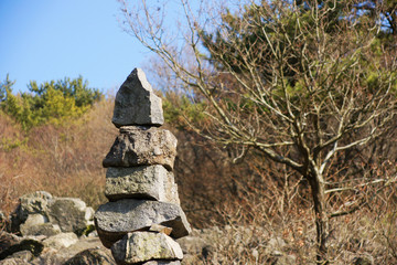 build stone tower