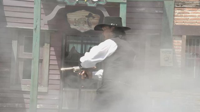 A sherriff ready to gun draw with the culprit infront of sheriff office.