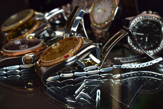  Luxury watches Placed in stores