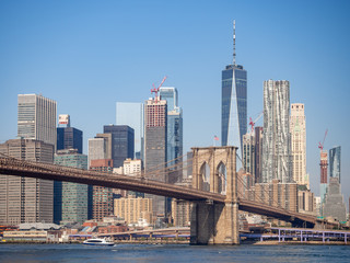 Fototapeta premium Brooklyn bridge, New York, USA - September 2019: [ Brooklyn bridge architecture with panoramic view of New York City and lower Manhattan, One World Trade Center, Dumbo ]
