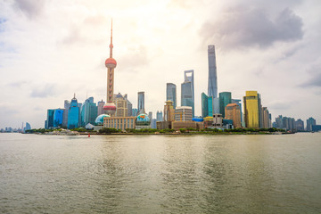 Fototapeta premium Sunset beautiful city skyline and river in Shanghai