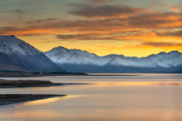 Fototapeta premium Lake Tekapo at sunrise