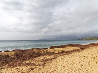 Plage de La Croix-Valmer en Provence côte d'Azur face à la baie de Cavalaire entre la pointe de la Bouillabaisse, la plage des Glaïeuls et la ville de Cavalaire