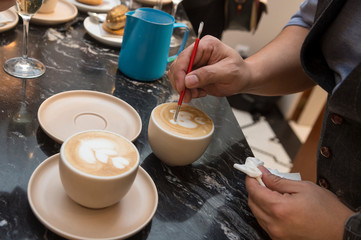 Drawing on the coffee foam by Master craftsman.