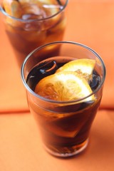 Cola with ice and lemon