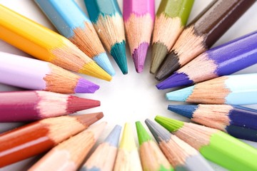 Fototapeta premium Rainbow colored pencils - close-up