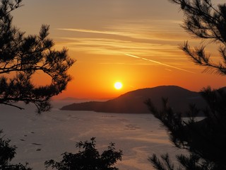 Obraz premium 万葉岬から見る播磨灘の夕景 夕焼け空