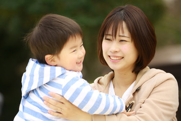 笑顔の親子