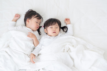 子供　お昼寝