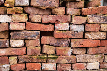 Backsteine Mauer aufgetürmt