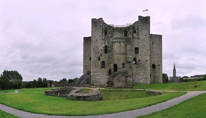 Fototapeta na wymiar Keep of Trim Castle - the largest norman casltel in Ireland.