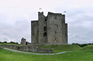 Fototapeta na wymiar Keep of Trim Castle - the largest norman casltel in Ireland.