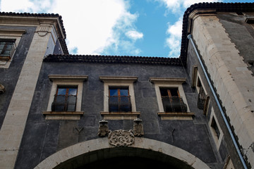 Obraz premium Porta Uzeda (Puerta Uzeda) touristic landmark in Catania, Sicily, Italy