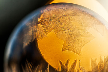 Bolle di sapone e cristalli di ghiaccio