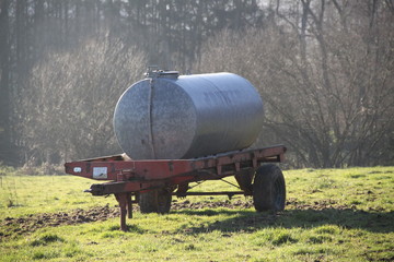 Water mobile tank for thirsty cows and horses