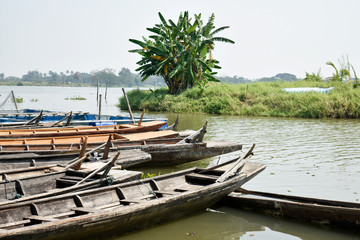 Obraz premium Rowboat, wooden boat, moored in the reservoir