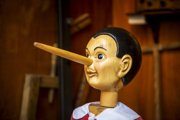 Pinocchio en bois - obrazy, fototapety, plakaty