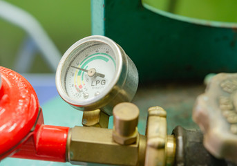 Smooth focus lpg gas gauge