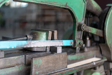 Saw machine And cut the rectangular steel 