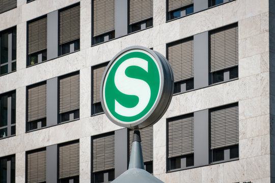 S-Bahn-Logo 影像 – 瀏覽 88 個素材庫相片、向量圖和影片 | Adobe Stock