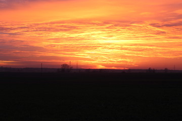 Naklejka premium ogniste niebo