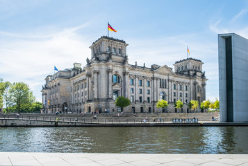 Fototapeta premium Niemiecki budynek Reichtag w Berlinie