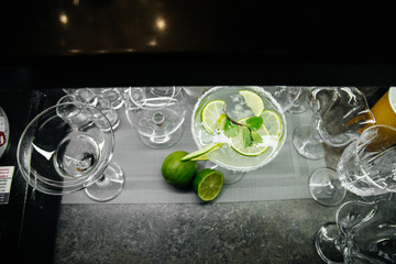 Fototapeta na wymiar glass of water with ice and lemon