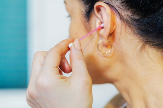 Woman Cleaned Ear With Cotton Swab