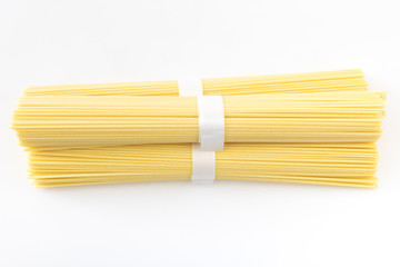 乾燥したスパゲッティの麺の束